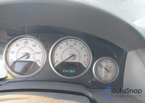 2010 Chrysler Town & Country Touring from USA, damaged, VIN 2A4RR5D12AR324002